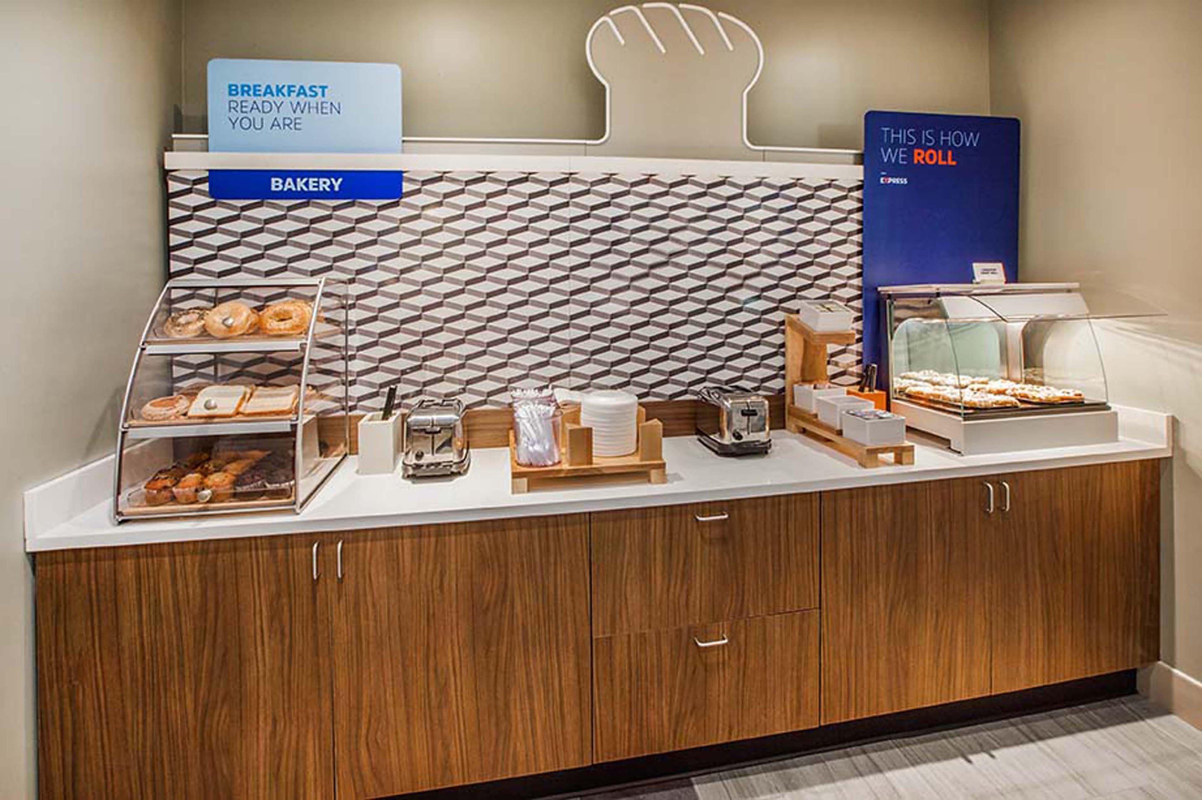 Holiday Inn Express Hotel & Suites Thornburg-S. Fredericksburg By Ihg Ngoại thất bức ảnh