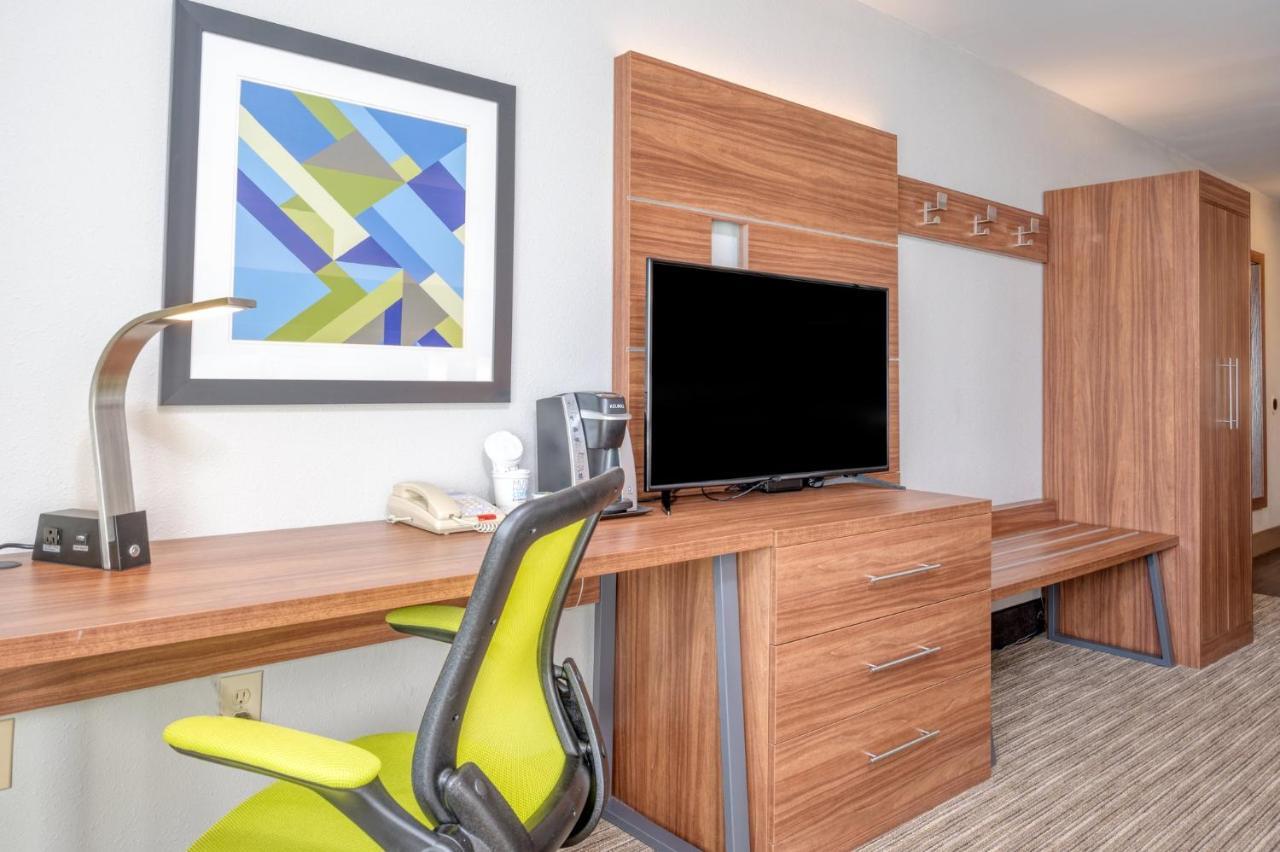 Holiday Inn Express Hotel & Suites Thornburg-S. Fredericksburg By Ihg Ngoại thất bức ảnh